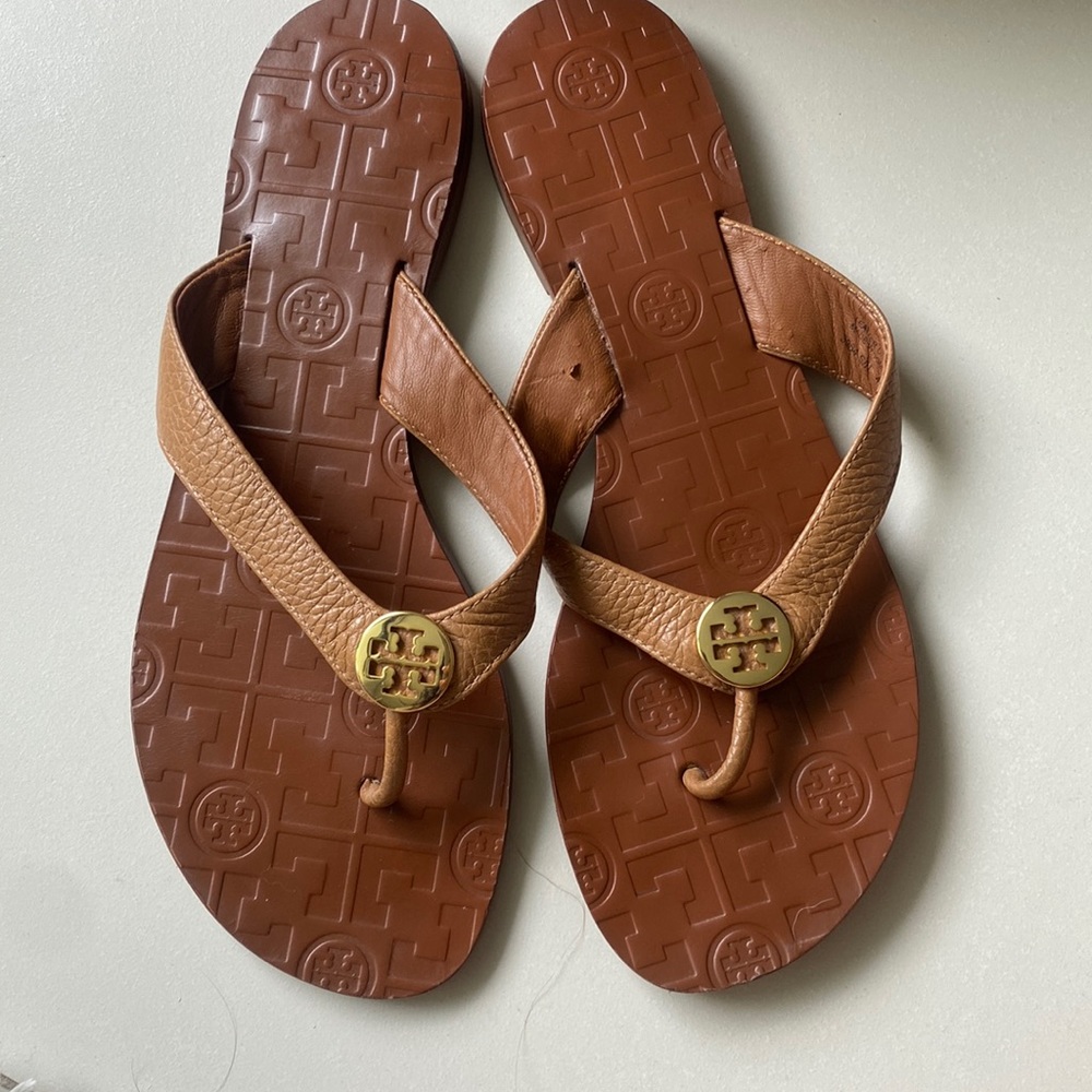 Tory Burch Thora thong tumbled leather sandals in royal tan gold logo women's 7